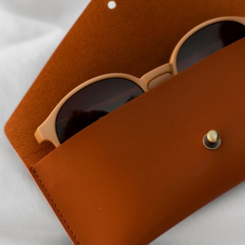 Sunglasses with Leather Case, Castor Sunnies